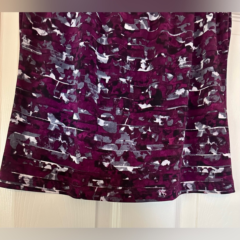 Calvin Klein Plum and Gray Abstract Print Sleeveless Blouse - Picture 5 of 9